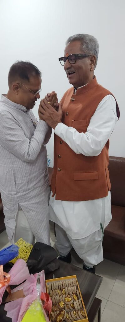 This image has an empty alt attribute; its file name is 23-2-399x1024.jpg