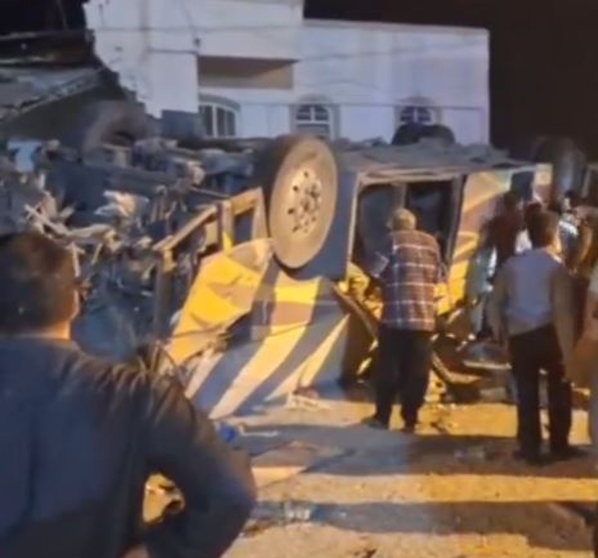 ईरान में भीषण बस हादसा:पाकिस्तान के शिया तीर्थयात्रियों में 35 की गई जान