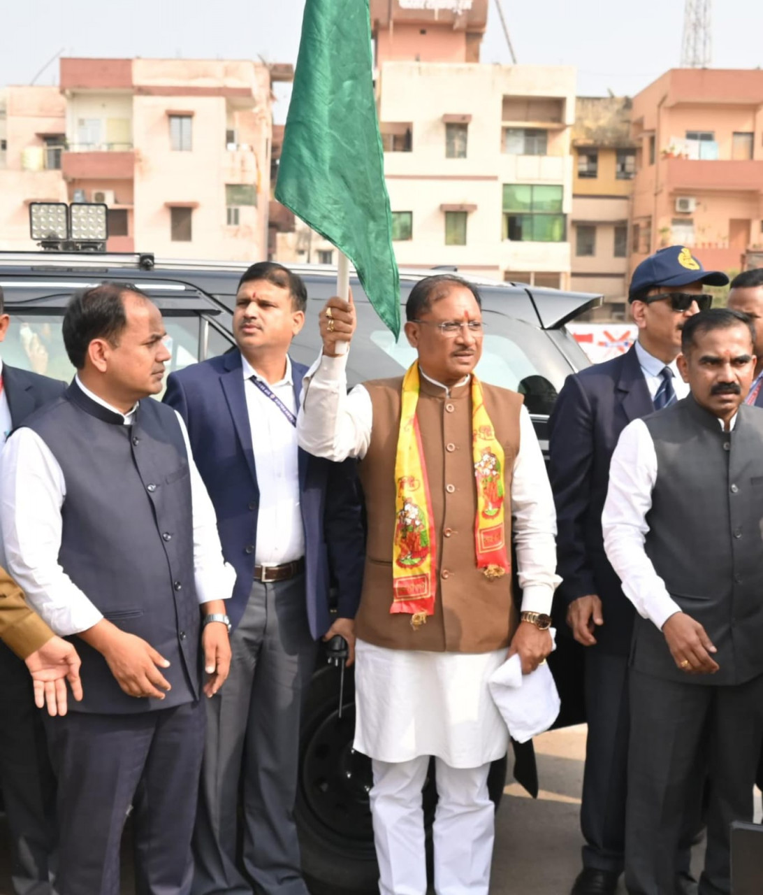 वाहन चलाते समय यातायात नियमों का करें अवश्य पालन - मुख्यमंत्री श्री साय 2 वाहन चलाते समय यातायात नियमों का करें अवश्य पालन