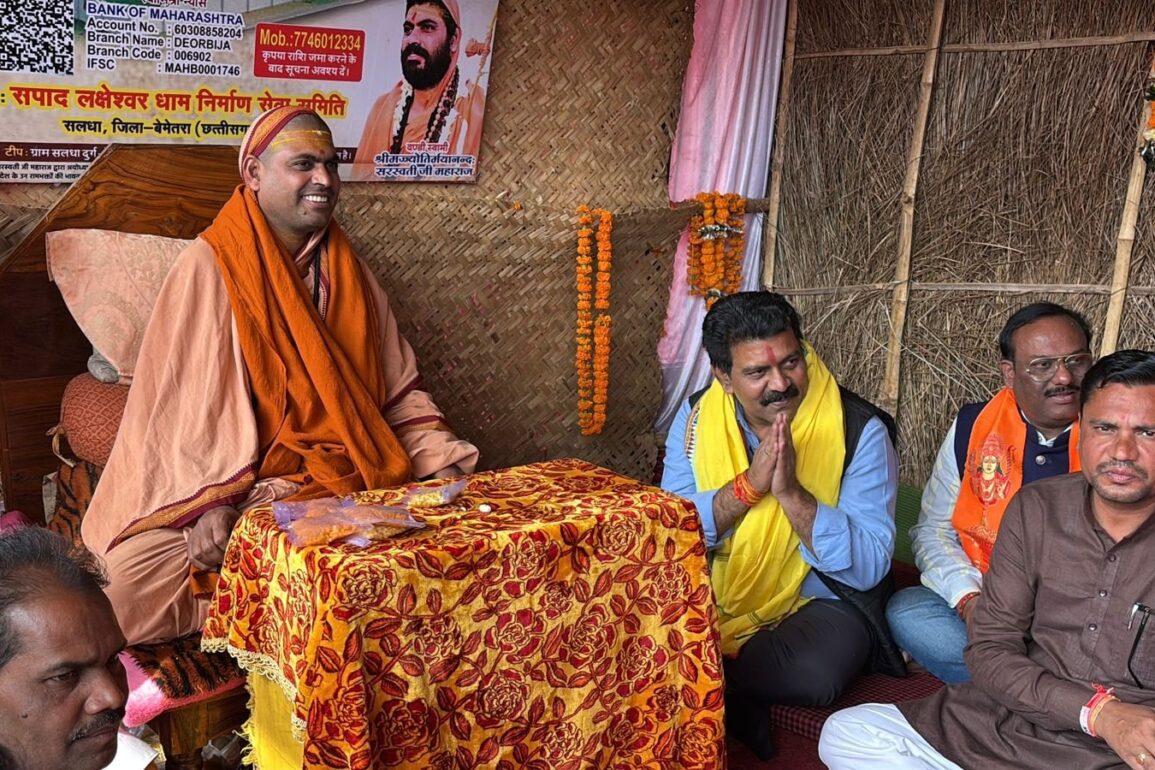 उपमुख्यमंत्री विजय शर्मा ने पंच कुंडीय रुद्र महायज्ञ और श्री शिव पुराण में हुए शामिल, प्रदेश की समृद्धि एवं खुशहाली के लिए मांगा आशीर्वाद