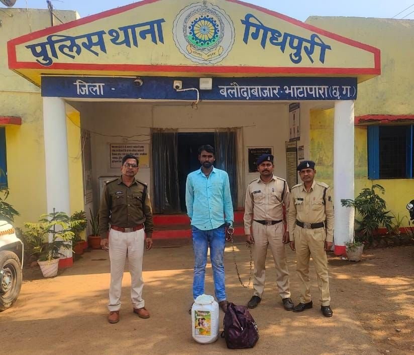 बलौदाबाजार-भाटापारा पुलिस ने की बड़ी कार्रवाई, 09 शराब कोचिए गिरफ्तार, लाखों की शराब और वाहन जब्त