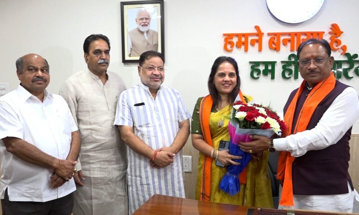 नगर निगम महापौर चुनाव: मीनल चौबे ने सीएम विष्णु देव साय से लिया आशीर्वाद