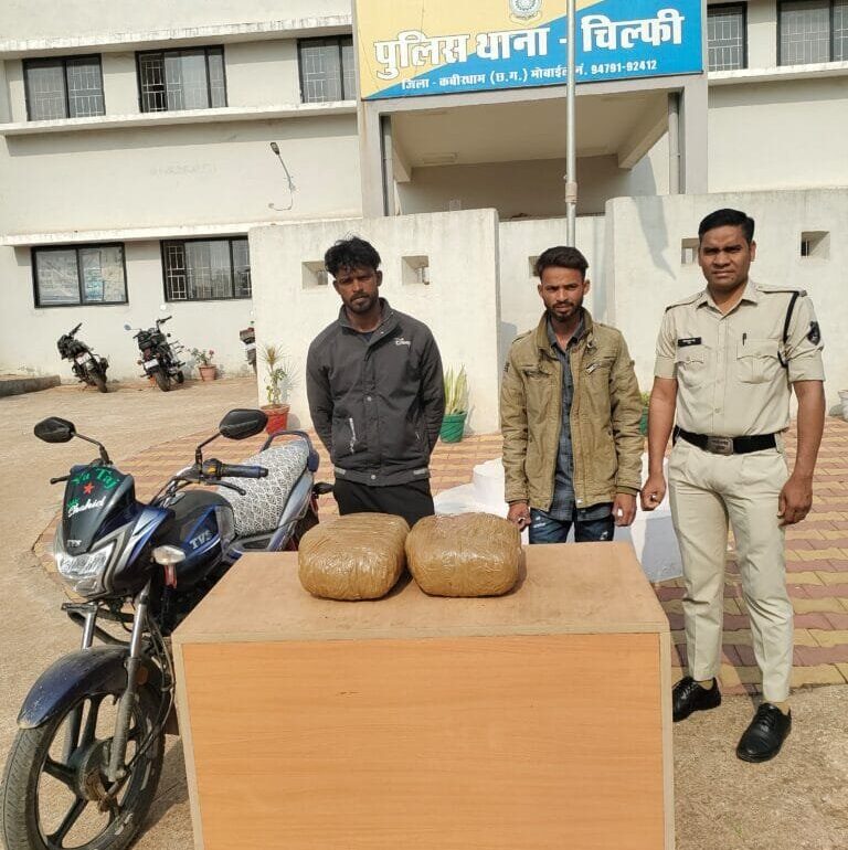 10.940 किलोग्राम गांजा, दो मोबाइल और टीव्हीएस मोटरसाइकिल जप्त