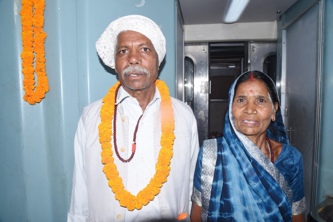 मुख्यमंत्री तीर्थ दर्शन श्रद्धालुओं का पहला जत्था रवाना