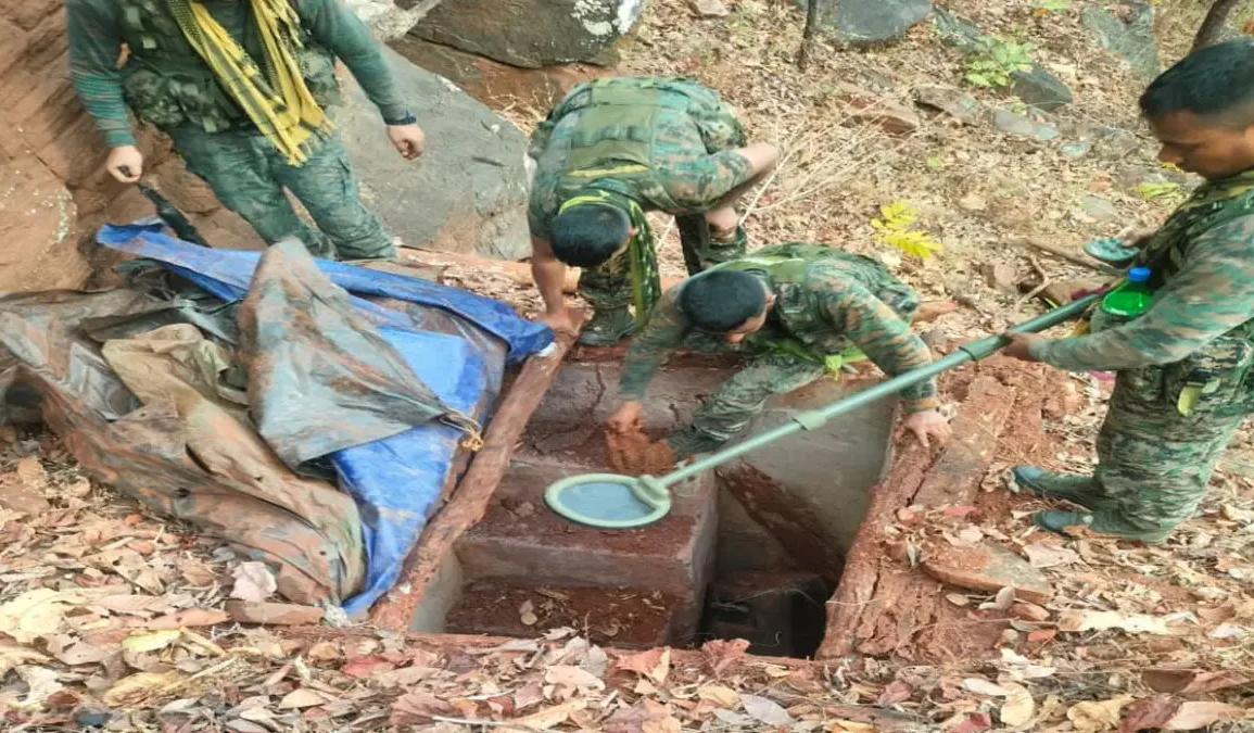 नक्सल विरोधी अभियान में बड़ी सफलता: बीजापुर की पहाड़ियों से सुरंग और बंकर नष्ट, भारी मात्रा में सामान बरामद