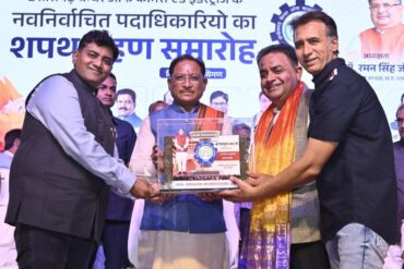 छत्तीसगढ़ चैंबर ऑफ कॉमर्स के नवनिर्वाचित पदाधिकारियों ने ली शपथ, मुख्यमंत्री साय बोले - व्यापार और निवेश से बनेगा विकसित छत्तीसगढ़