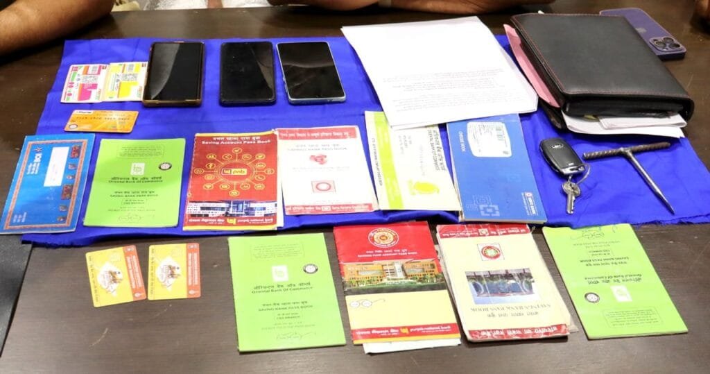 अंतरराज्यीय वाहन चोर गिरोह का भंडाफोड़: गिरोह के सरगना जमील खान समेत चार आरोपी गिरफ्तार, पाकिस्तान वीजा की जानकारी ने बढ़ाए सवाल, लगभग 42 लाख की संपत्ति जब्त