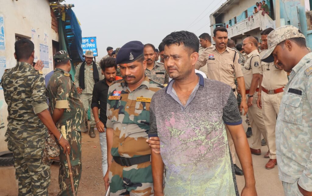 STF का ऑपरेशन क्लीन कबीरधाम: अवैध निवासियों पर पुलिस का बड़ा शिकंजा, फर्जी दस्तावेज़ों पर रह रहे संदिग्धों की धरपकड़, नौ आरोपी नामजद, दो प्रकरण दर्ज