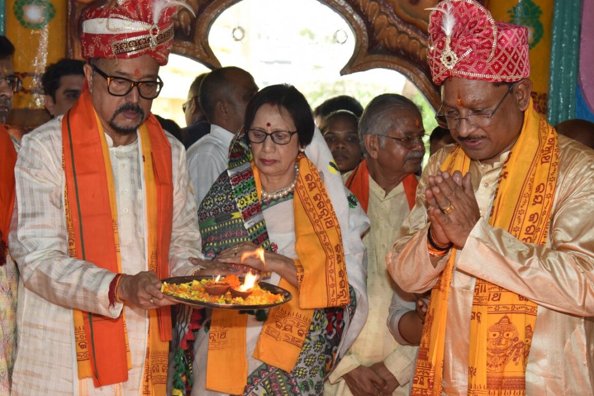 राज्यपाल रमेन डेका और मुख्यमंत्री विष्णु देव साय ने निभाई 'छेरापहरा' की परंपरा, रथयात्रा महोत्सव में हुए शामिल