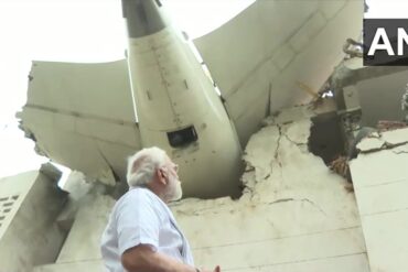 अहमदाबाद विमान हादसा: पीएम मोदी ने घटनास्थल और अस्पताल का किया दौरा, एयरपोर्ट पर कर रहे समीक्षा बैठक