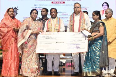 मुख्यमंत्री छत्तीसगढ़ हस्तशिल्प विकास बोर्ड की नवनियुक्त अध्यक्ष शालिनी राजपूत के पदभार ग्रहण समारोह में हुए शामिल, औजार उपकरण योजना अंतर्गत अनुदान राशि का किया वितरण
