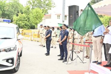 मुख्यमंत्री ने परिवहन सुरक्षा बेड़े में शामिल 48 वाहनों को झंडी दिखाकर किया रवाना, कर्मियों को सौंपी वाहनों की चाबी