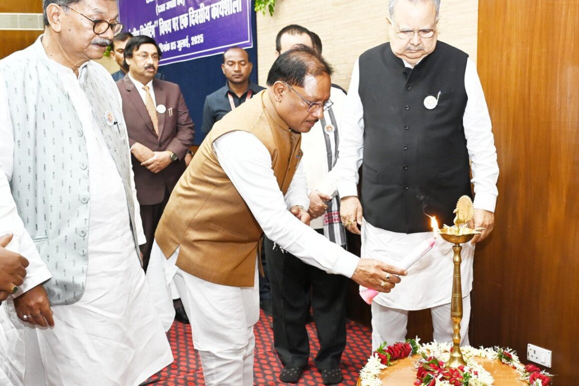 संसदीय पत्रकारिता विषय पर आयोजित एक दिवसीय कार्यशाला में मुख्यमंत्री विष्णु देव साय और विधानसभा अध्यक्ष डॉ. रमन सिंह हुए शामिल