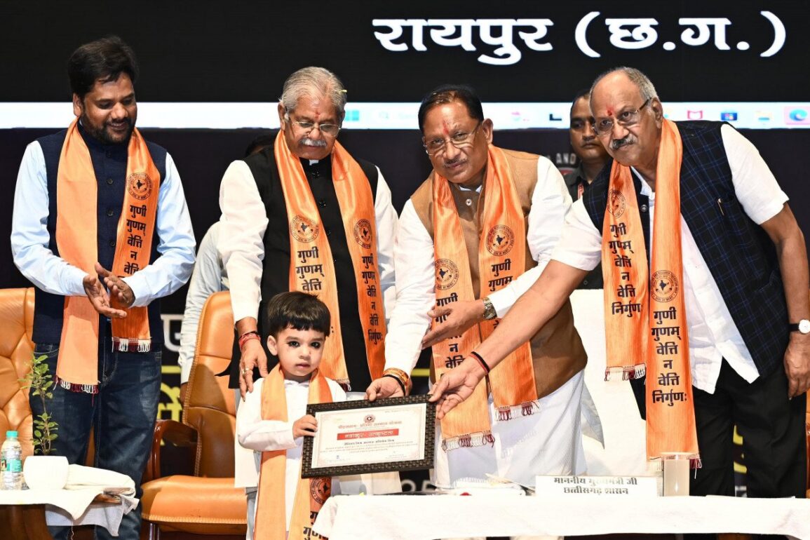 मुख्यमंत्री ने पीएसवाय उत्कृष्टता सम्मान समारोह में प्रतिभावान छात्र-छात्राओं को किया सम्मानित