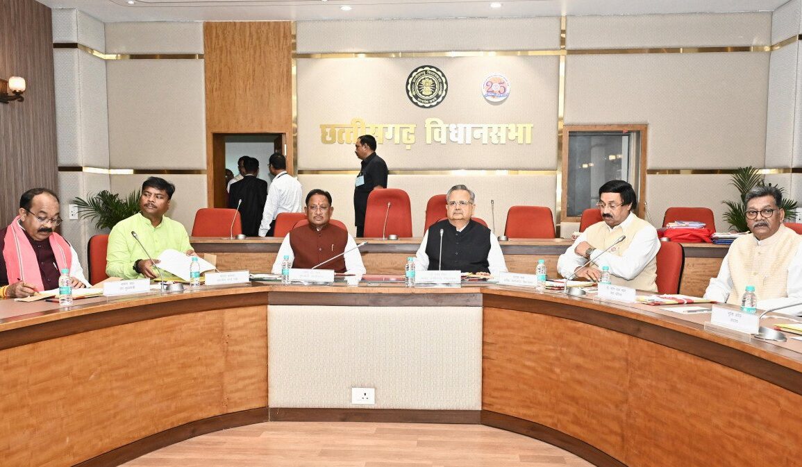 विधानसभा अध्यक्ष डॉ रमन सिंह की अध्यक्षता में विधानसभा के समिति कक्ष में कार्य मंत्रणा समिति की बैठक आयोजित की गई
