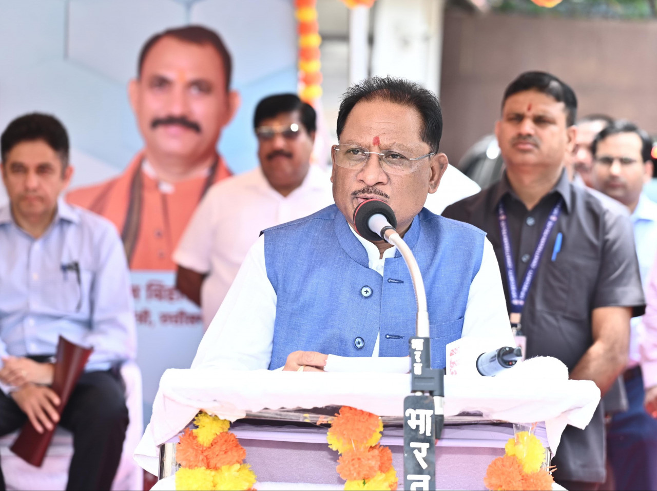 छत्तीसगढ़ की स्वास्थ्य व्यवस्था को सशक्त और सुलभ बनाने की दिशा में जुड़ा नया अध्याय : मुख्यमंत्री ने मैदानी स्वास्थ्य अमले के लिए 151 नए वाहनों को दिखाई हरी झंडी 2 मुख्यमंत्री ने मैदानी स्वास्थ्य अमले के लिए 151 नए वाहनों को दिखाई हरी झंडी