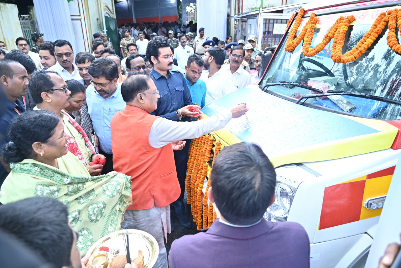 मुख्यमंत्री विष्णु देव साय ने किया “रक्त-मित्र” पुस्तिका का विमोचन, रेडक्रॉस के आजीवन सदस्यों को किया सम्मानित 3 मुख्यमंत्री विष्णु देव साय ने किया “रक्त-मित्र” पुस्तिका का विमोचन, रेडक्रॉस के आजीवन सदस्यों को किया सम्मानित