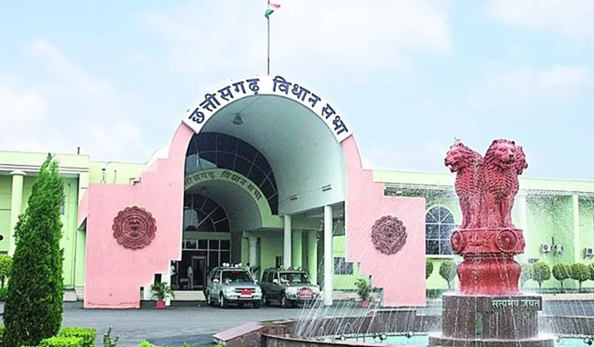 छत्तीसगढ़ विधानसभा में तीखी नोकझोंक और विपक्ष का बहिष्कार, अडानी-ED को लेकर मचा बवाल