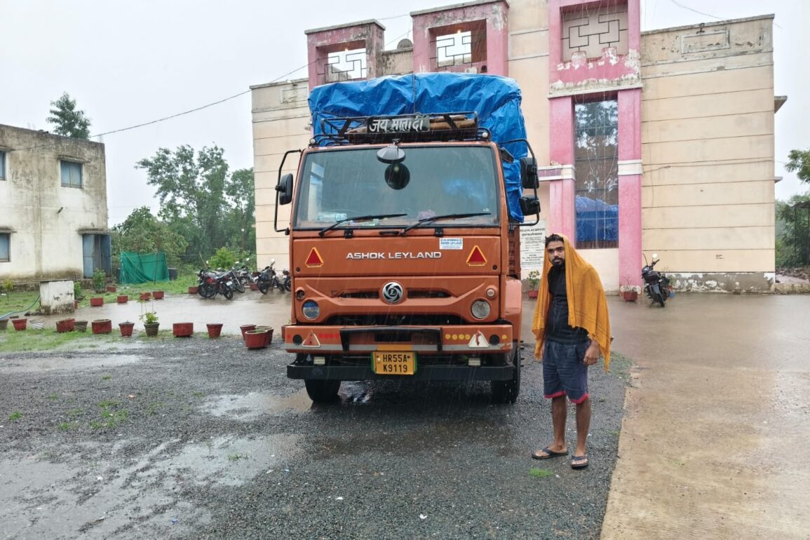 कबीरधाम पुलिस की बड़ी कार्रवाई: अवैध तंबाकू से भरा ट्रक जब्त, चालक गिरफ्तार