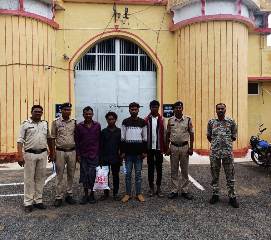 भेड़ चोरी की रिपोर्ट कर लौट रहा युवक बीच रास्ते में डंडों से पीटा गया, चार आरोपी गिरफ्तार