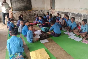 खंडहर में चल रहा प्राथमिक विद्यालय, बच्चों की जान खतरे में