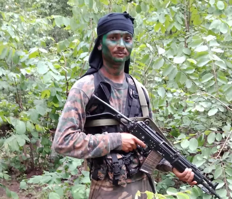 मुख्यमंत्री विष्णुदेव साय ने बीजापुर में नक्सली आईईडी ब्लास्ट में शहीद जवान को दी श्रद्धांजलि