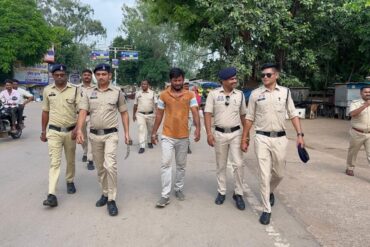 पुलिस की त्वरित कार्रवाई: तलवार लहराने वाला आरोपी गिरफ्तार, पुलिस ने हथियार भी किया जब्त