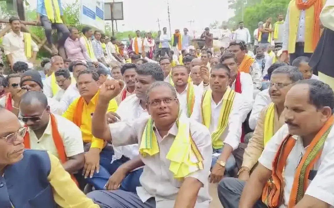 सीएम विष्णुदेव साय का अपमान: आदिवासी समाज का विरोध प्रदर्शन, कांग्रेस नेता की गिरफ्तारी की मांग