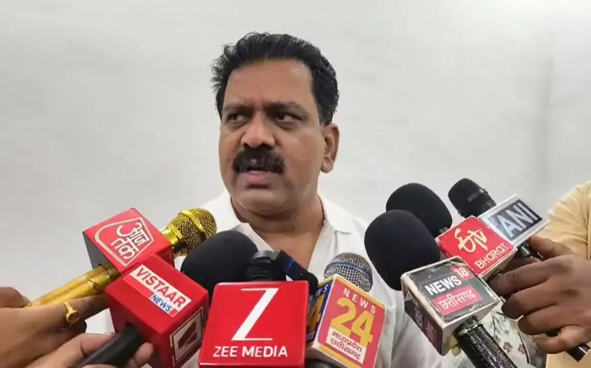 नक्सलियों ने फिर शांतिवार्ता का प्रस्ताव रखा; गृहमंत्री विजय शर्मा बोले — “हथियार छोड़कर आएं तो बात हो सकती है”