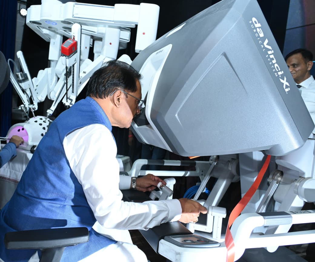 एम्स रायपुर में ‘देव हस्त’ रोबोटिक सर्जिकल सिस्टम का मुख्यमंत्री ने किया शुभारंभ