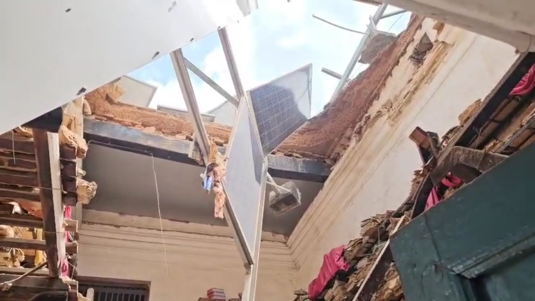 रायपुर कलेक्ट्रेट में बड़ा हादसा, रूम नंबर-8 की छत गिरने से मचा हड़कंप