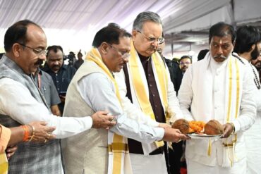 मुख्यमंत्री विष्णु देव साय भंडारपुरी धाम में आयोजित गुरु दर्शन एवं संत समागम मेला में हुए शामिल: 162 करोड़ रुपए से अधिक की राशि के 16 विकास कार्यों का किया भूमिपूजन