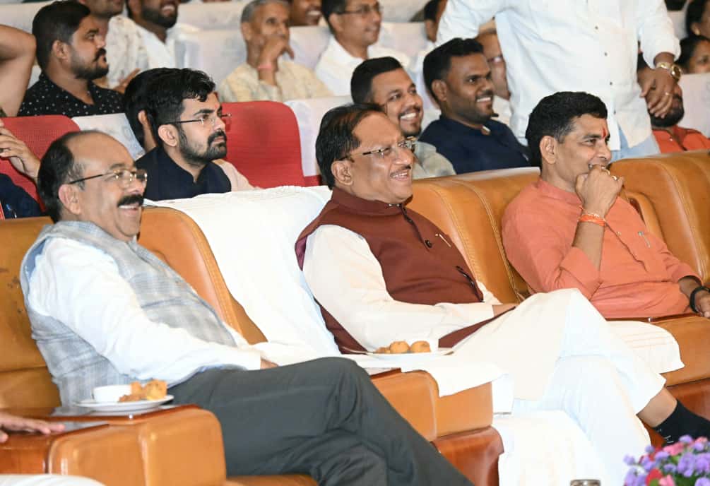 प्रभु श्रीराम के ननिहाल और माता शबरी की पावन भूमि पर हुआ राज्य स्तरीय युवा कवि सम्मेलन का आयोजन 4 प्रभु श्रीराम के ननिहाल और माता शबरी की पावन भूमि पर हुआ राज्य स्तरीय युवा कवि सम्मेलन का आयोजन