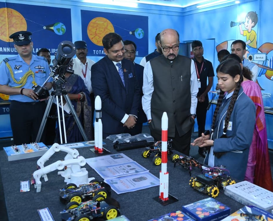 राज्यपाल श्री रमेन डेका 