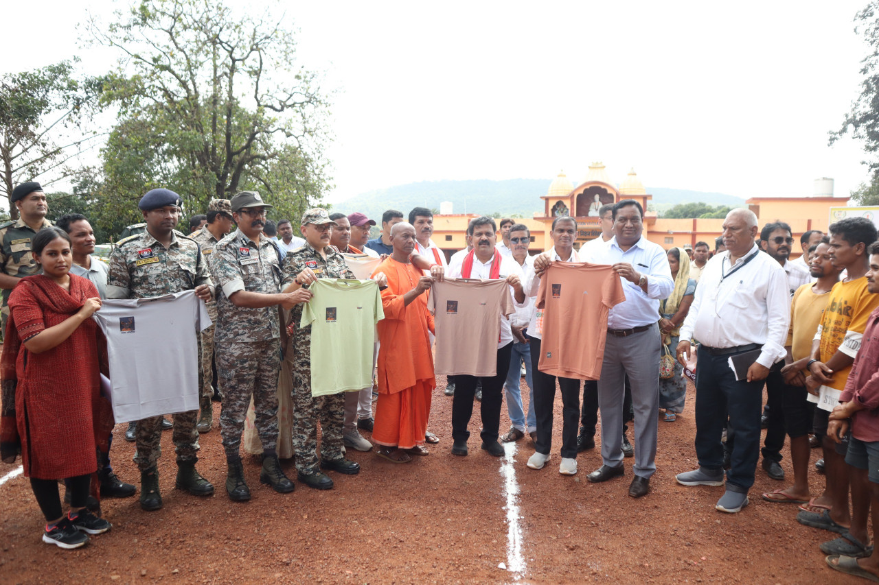 उपमुख्यमंत्री विजय शर्मा ने सुदूर वनांचल ग्राम कच्चापाल में बस्तर ओलंपिक 2025 का किया शुभारंभ