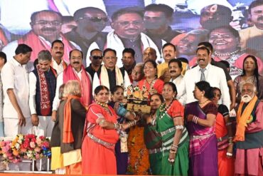 विकास के संकल्प के साथ मुख्यमंत्री विष्णु देव साय ने पंडवानी महासम्मेलन के समापन पर की अनेक घोषणाएं; शिक्षा, ग्राम सुधार और अधोसंरचना को मिलेगा नया विस्तार