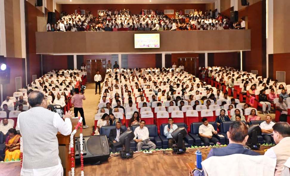 उपमुख्यमंत्री अरुण साव ने युवा उत्सव का किया शुभारंभ