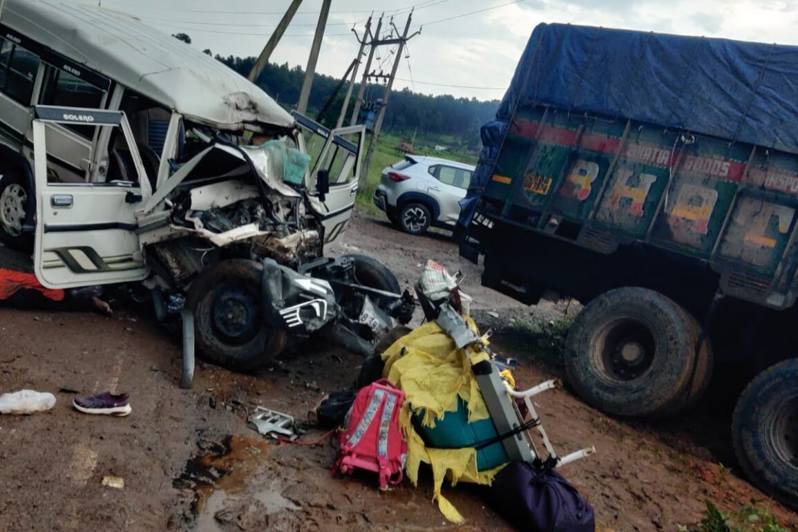 कवर्धा मभीषण सड़क हादसा: कार-ट्रक की टक्कर में 5 लोगों की दर्दनाक मौत, सभी मृतक कोलकाता के निवासी