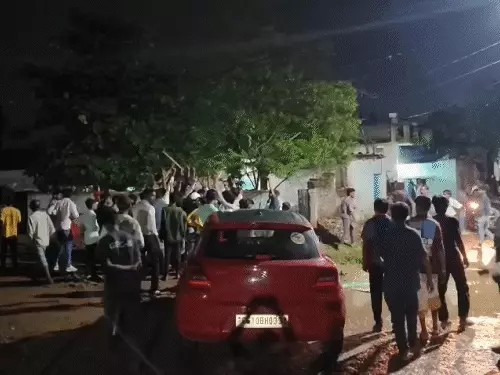 मुस्लिम युवक ने शिवलिंग पर पेशाब किया: देर रात बवाल, हिंदू संगठन ने मुस्लिम बस्ती में किया तोड़फोड़ हेडलाइंस केसे हे