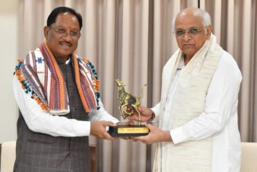 मुख्यमंत्री विष्णु देव साय ने गांधीनगर में गुजरात के मुख्यमंत्री भूपेंद्र पटेल से की सौजन्य भेंट