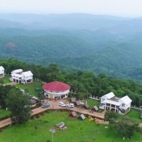 चिल्पी घाटी ने खींची टाटा–महिंद्रा की नजर: छत्तीसगढ़ सरकार 17 सरकारी रिसॉर्ट्स को लीज पर देने की तैयारी में, मैनपाट और बस्तर भी सूची में शामिल