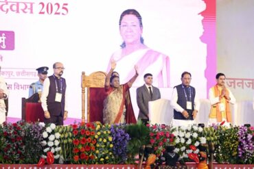 राष्ट्रपति द्रौपदी मुर्मु ने अंबिकापुर में ‘जनजातीय गौरव दिवस’ समारोह में की शिरकत, जनजातीय नायकों के परिजनों को किया सम्मान