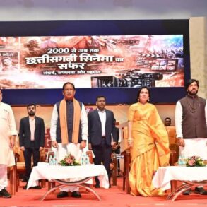 मुख्यमंत्री विष्णु देव साय रजत जयंती पर ‘छत्तीसगढ़ी फिल्मों के सफर’ कार्यक्रम में हुए शामिल; वरिष्ठ कलाकार एवं निर्माता हुए सम्मानित
