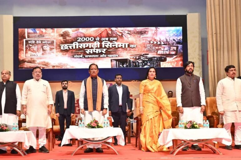 मुख्यमंत्री विष्णु देव साय रजत जयंती पर ‘छत्तीसगढ़ी फिल्मों के सफर’ कार्यक्रम में हुए शामिल; वरिष्ठ कलाकार एवं निर्माता हुए सम्मानित