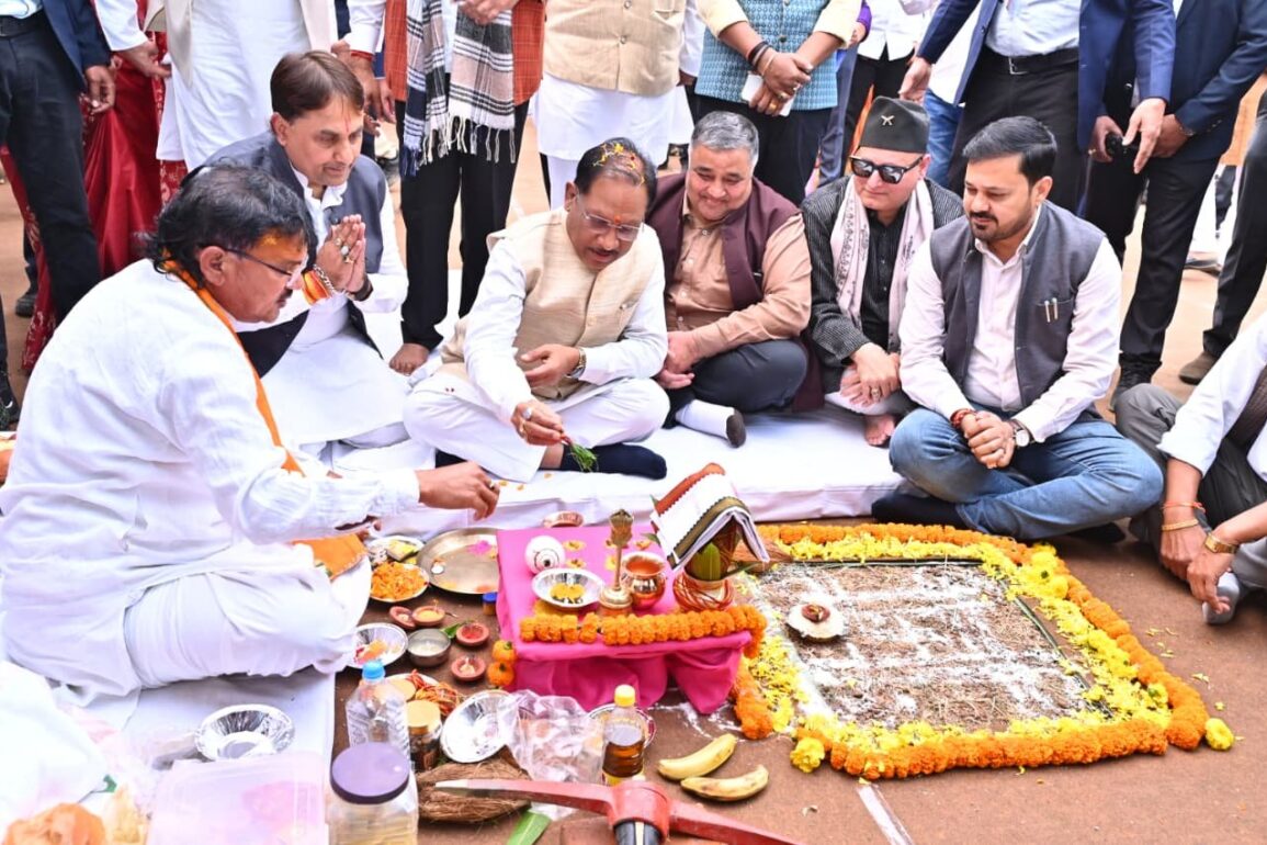 मुख्यमंत्री विष्णु देव साय ने चित्रोत्पला फिल्म सिटी एवं ट्राइबल एंड कल्चरल कन्वेंशन सेंटर का किया भूमि पूजन, 150 करोड़ रुपये की लागत से लगभग 100 एकड़ में विकसित होगी फिल्म सिटी