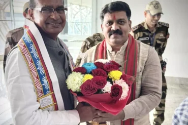 केंद्रीय मंत्री शिवराज सिंह चौहान पहुंचे रायपुर, उपमुख्यमंत्री विजय शर्मा ने किया स्वागत