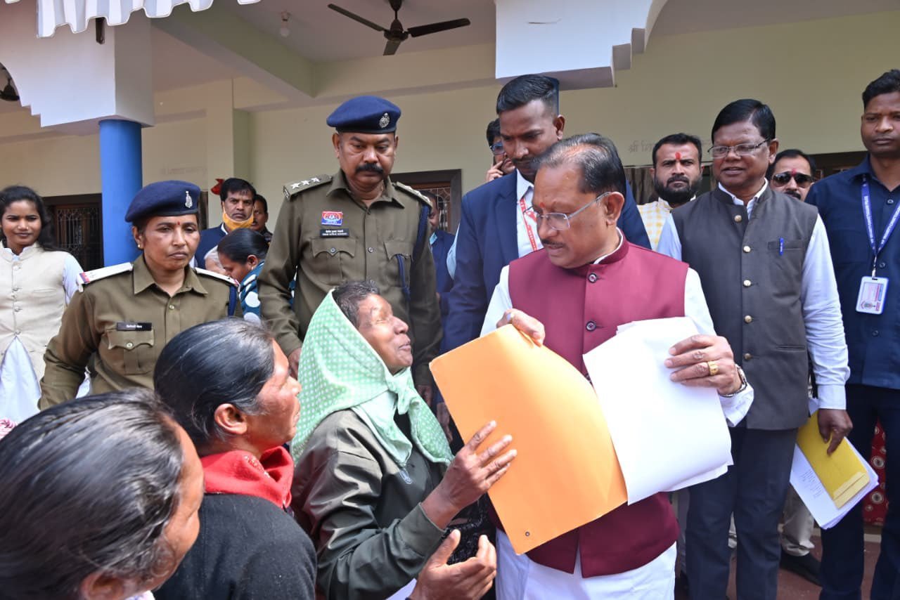 CM Jandarshan: मुख्यमंत्री विष्णु देव साय का गृह ग्राम बगिया में जनदर्शन, आमजन से किया आत्मीय संवाद 2 CM