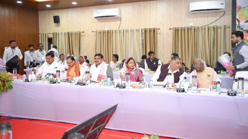 Surguja Area Tribal Development Authority: सरगुजा क्षेत्र के सर्वांगीण विकास और जनजातीय समाज का सशक्तिकरण हमारी सरकार की प्राथमिकता : CM विष्णु देव साय 4 HBXIk8VbcAAyDjX