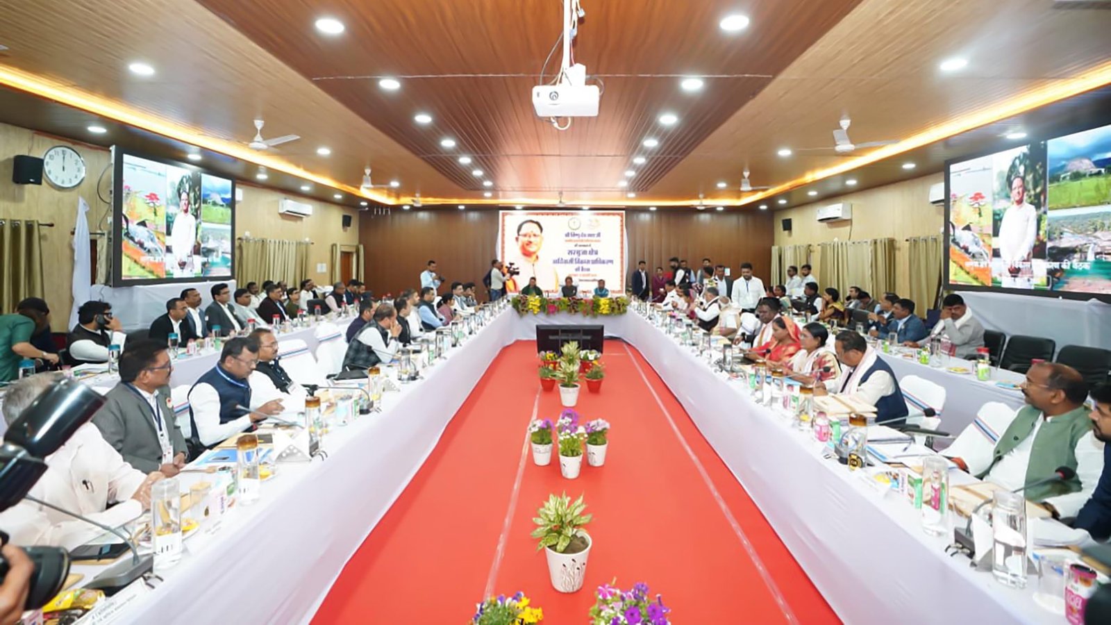 Surguja Area Tribal Development Authority: सरगुजा क्षेत्र के सर्वांगीण विकास और जनजातीय समाज का सशक्तिकरण हमारी सरकार की प्राथमिकता : CM विष्णु देव साय 3 HBXIk8YaQAApsJT