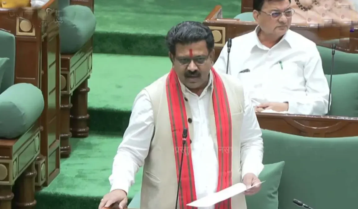 धर्म स्वातंत्र्य विधेयक पारित : विपक्ष की गैर मौजूदगी में हुई लंबी चर्चा, सीएम साय बोले अशिक्षा-गरीबी का फायदा उठाने वालों पर लगेगी रोक, गृहमंत्री शर्मा बोले- शहरों तक पहुंच चुकी थी धर्मातरण की आग